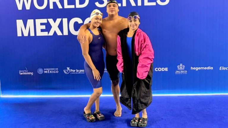 Los tres competidores mazatlecos, luego de competir en la World Para Swimming.