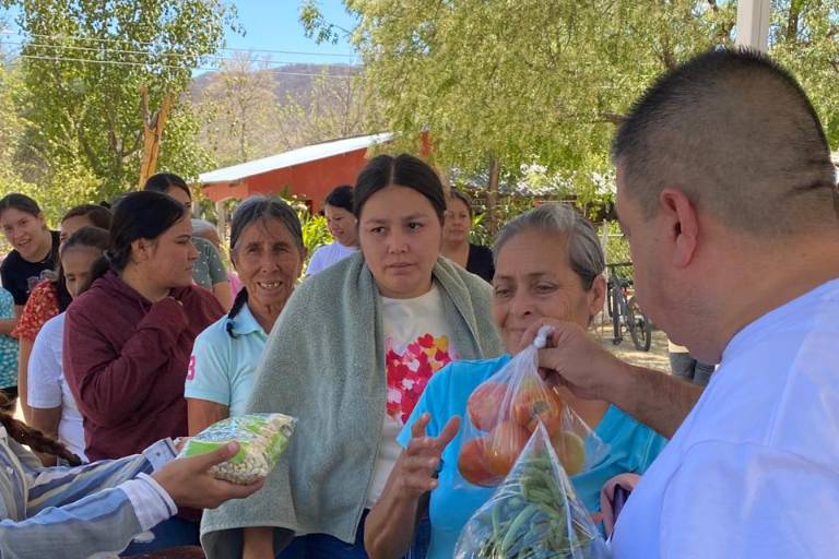 Lleva ‘Cadena de Amor’ alegría a más de 2 mil niños en comunidades indígenas