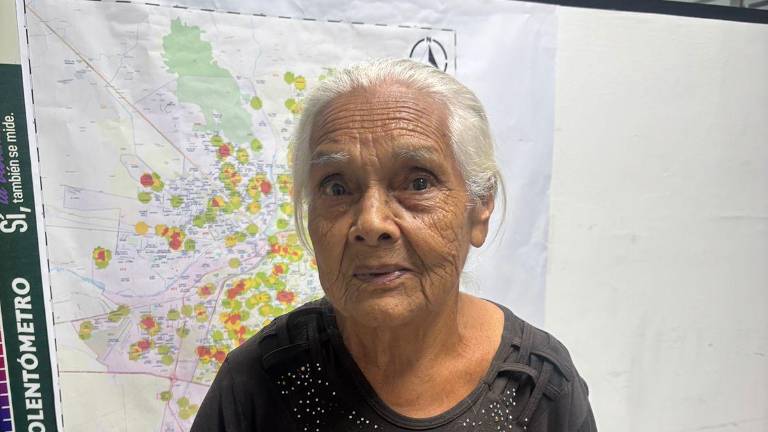 Hernista Ríos, de 85 años, fue resguardada en la colonia Pemex y busca reencontrarse con su familia.