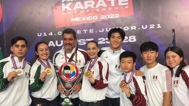 Los karatecas sinaloenses y el sensei Jesús Moreno Salas muestran lo logrado en el Panamericano Juvenil de karate do.