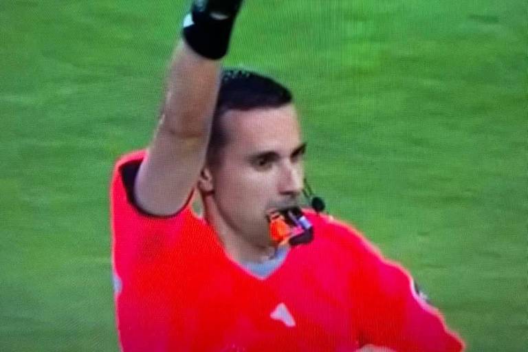 César Ramos mostró imagen de la Virgen de Guadalupe en expulsión a jugador en Mundial de Clubes