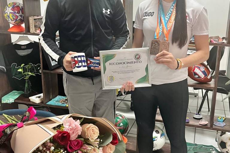 Recibe director del Imdec a Ana Lucía Álvares, medallista panamericana de judo