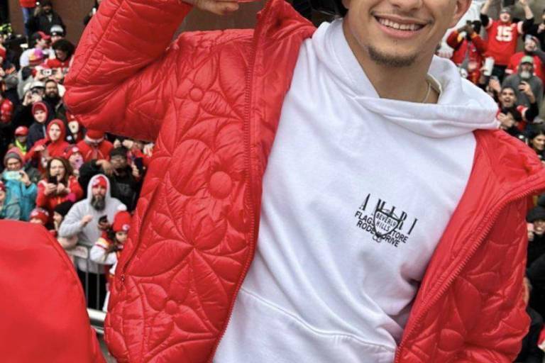 Kansas City vibra con el desfile de sus campeones