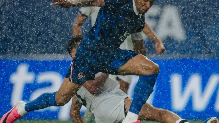 Kylian Mbappé se medirá en un duelo de alto voltaje a Erling Haaland, cuando Francia se enfrente a Noruega en el cierre de la fase de grupos.