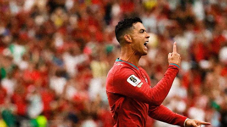 Cristiano Ronaldo despertó con par de goles para Portugal, que goleó a Uzbekistán.