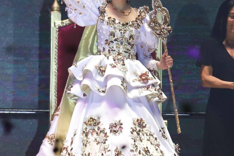 Da Gloria Gaynor el toque retro en la coronación de la Reina de los Juegos Florales