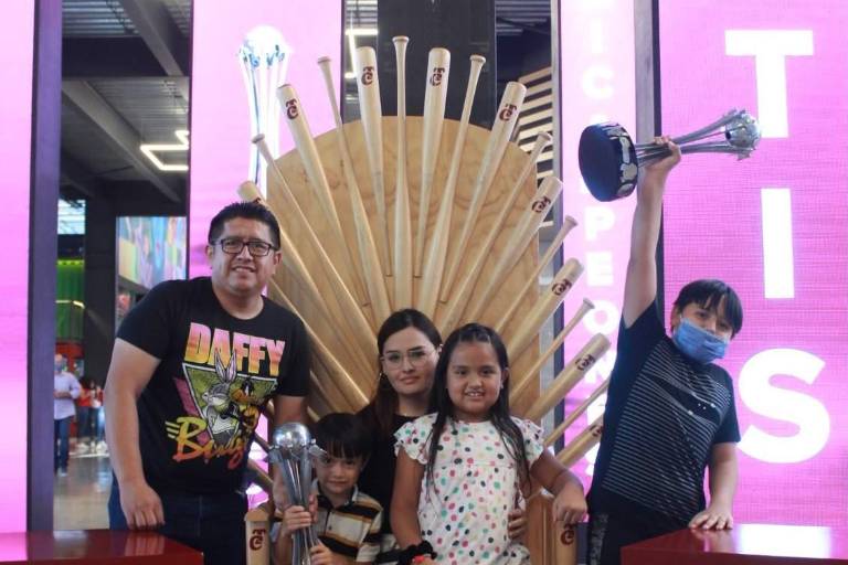 Con éxito arranca el Trophy Tour de los bicampeones Tomateros de Culiacán