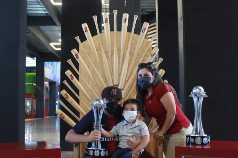 Con éxito arranca el Trophy Tour de los bicampeones Tomateros de Culiacán