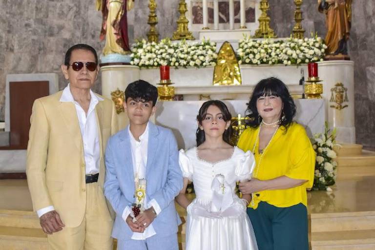 Realizan Itzia e Isaías Armienta Higuera su primera comunión