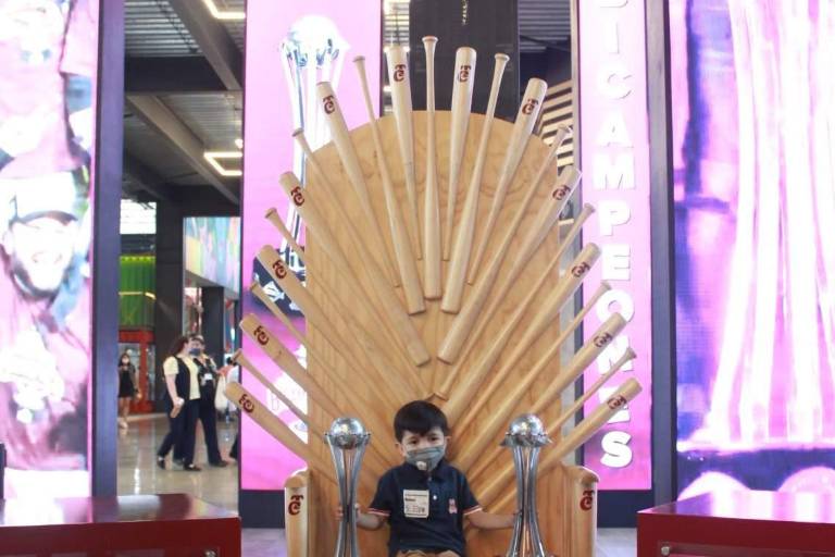 Con éxito arranca el Trophy Tour de los bicampeones Tomateros de Culiacán