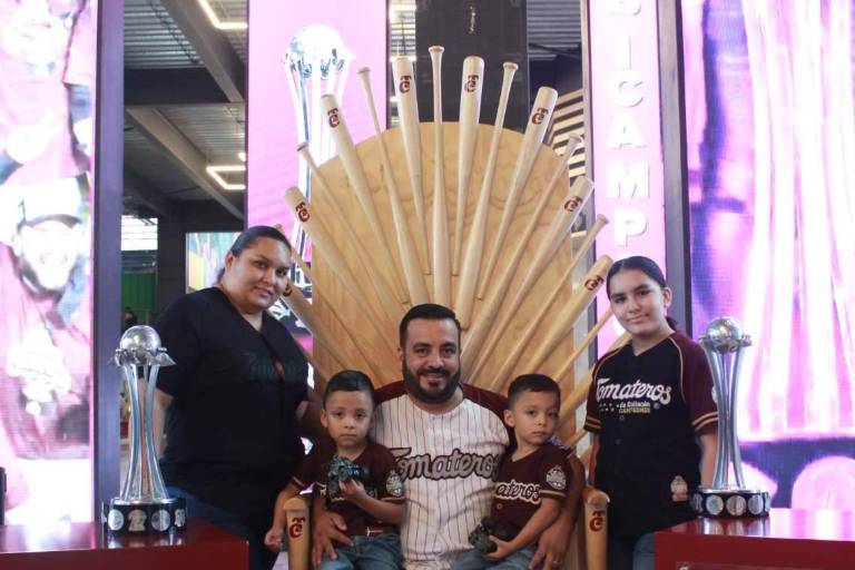 Con éxito arranca el Trophy Tour de los bicampeones Tomateros de Culiacán