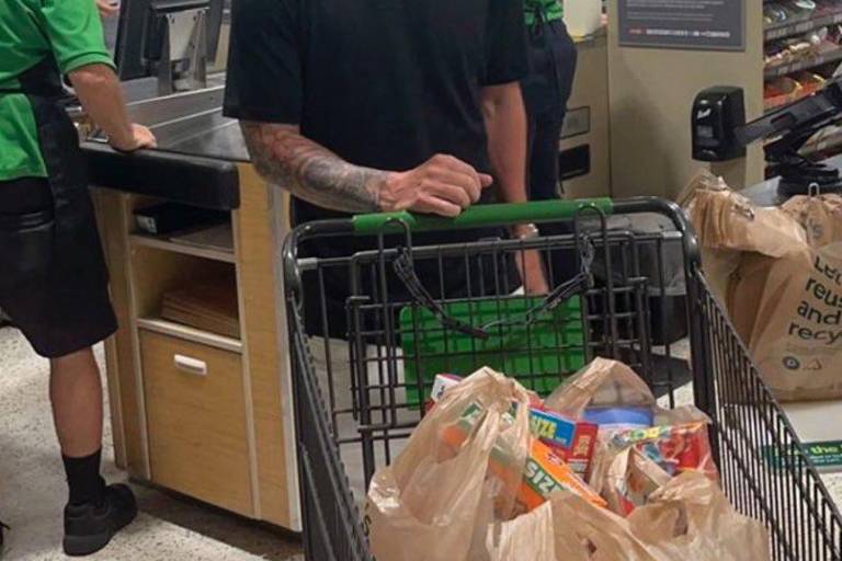 Captan a Messi haciendo compras en supermercado