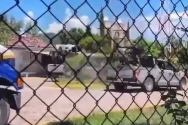 Reportan llegada de convoy y sobrevuelo de la Marina en Badiraguato