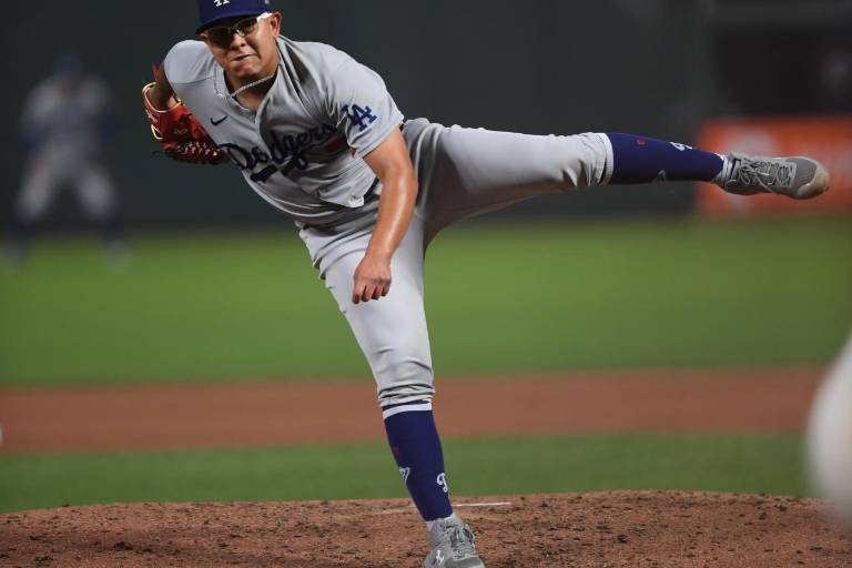 Julio Urías guía al triunfo a Dodgers ante Gigantes y se empareja la Serie Divisional
