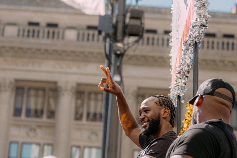 Funcionarios revisan detención de Terence Crawford en Omaha