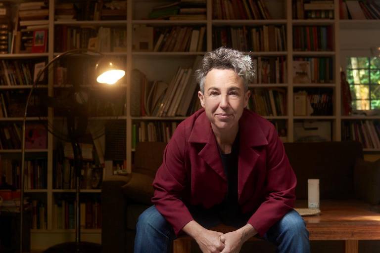 Gana Gabriela Cabezón Cámara el Premio de Literatura Sor Juana Inés de la Cruz de la FIL