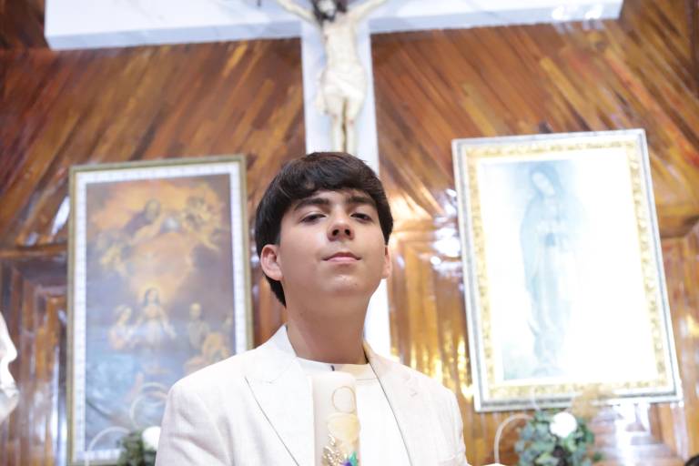 René Tirado Valdez realiza su primera comunión