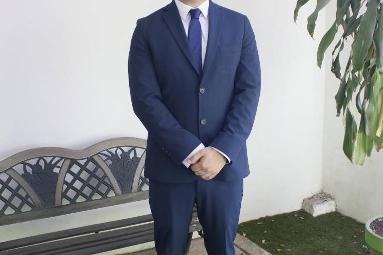 Obtienen grado de Maestros