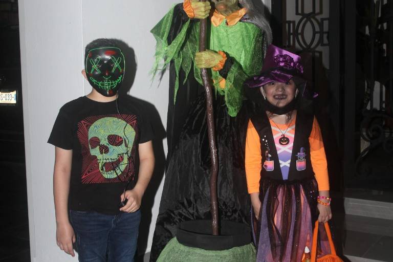 Vecinos del Fraccionamiento El Cid celebran el Halloween
