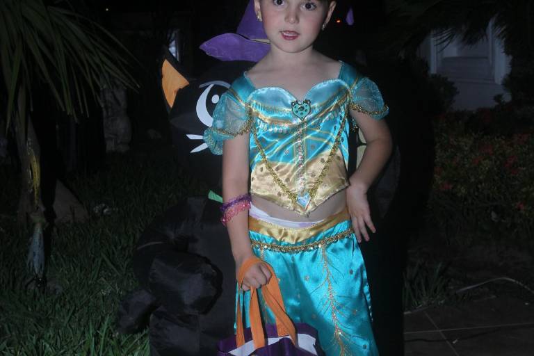 Vecinos del Fraccionamiento El Cid celebran el Halloween