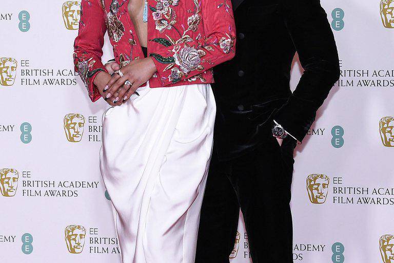 Llega el glamour a la alfombra roja de los Bafta