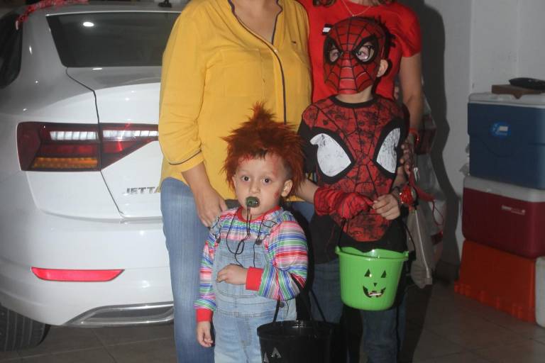 Vecinos del Fraccionamiento El Cid celebran el Halloween