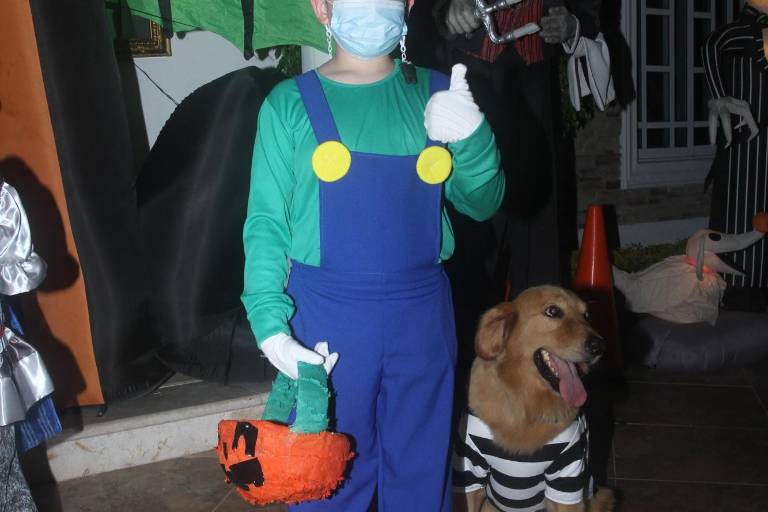 Vecinos del Fraccionamiento El Cid celebran el Halloween