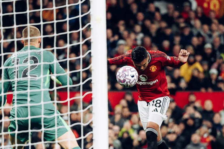 Amorim toma aire tras un partido loco en Old Trafford