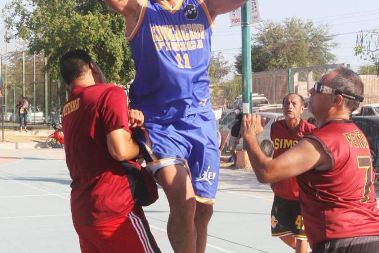 Imprime su sello Educación Física en Torneo Maxibásquet