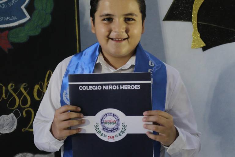 Se despiden de la primaria del Colegio Niños Héroes