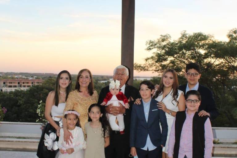 Celebran sus Bodas de Oro