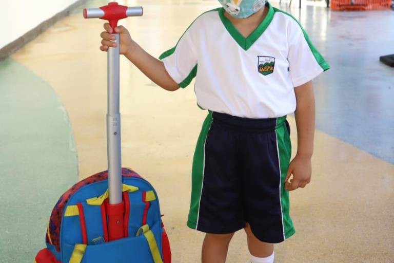 ¡Alumnos del Andes están de nuevo en las aulas!