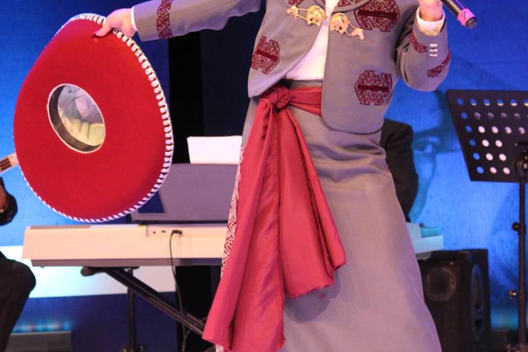 Gana Rosa Michell Rochín Báez concurso de la canción ranchera