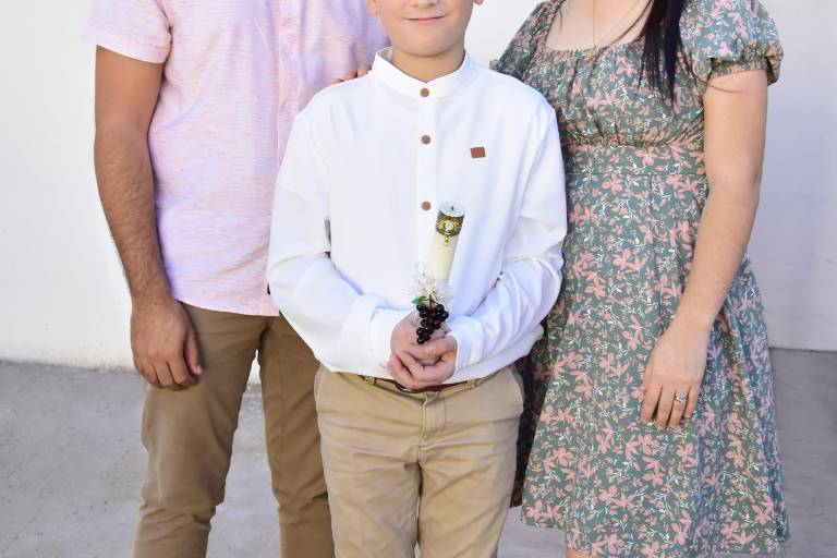 Recibe su Primera Comunión Santiago Medina Mendoza