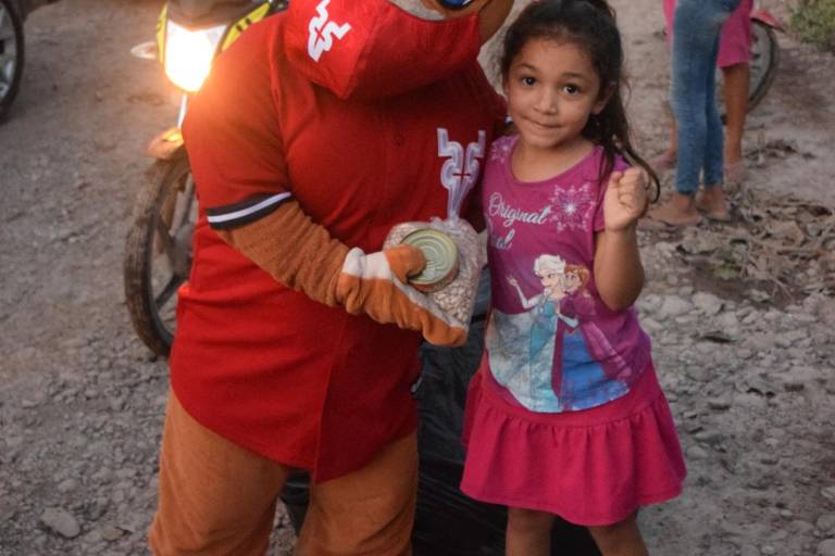 Venados de Mazatlán siembra sonrisas en El Pozole, Rosario