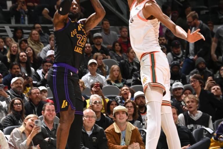 Tras 18 partidos, los Spurs vuelven a la victoria a costa de Lakers
