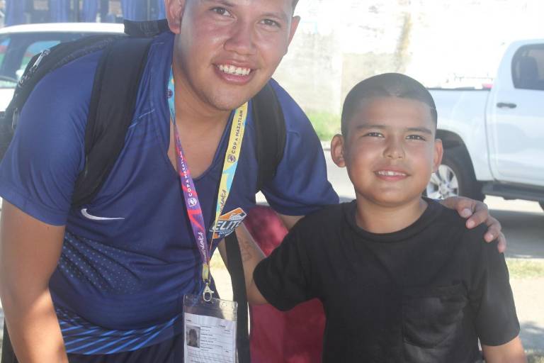 Visitantes a la Copa Mazatlán de Futbol 7 2021 gozan del puerto