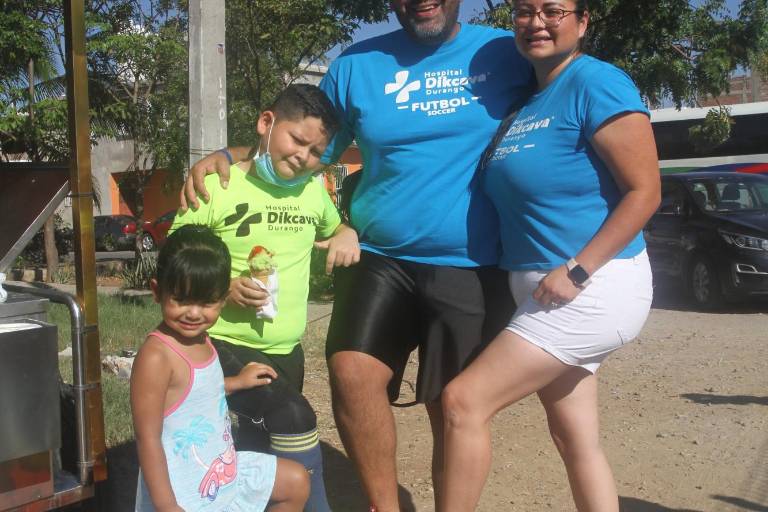 Visitantes a la Copa Mazatlán de Futbol 7 2021 gozan del puerto