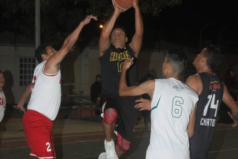 Gavilanes depreda a su presa en la Liga Veteranos de Baloncesto Municipal