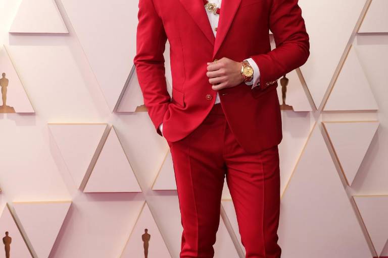 Desfilan celebridades por la alfombra roja de los Oscar 2022
