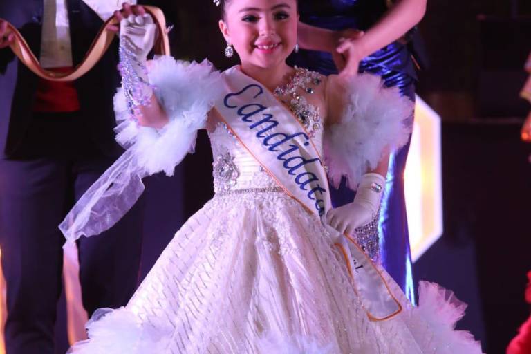 Obed Ibarra y Scarleth Valenzuela son los primeros soberanos de Carnaval de Mazatlán 2022