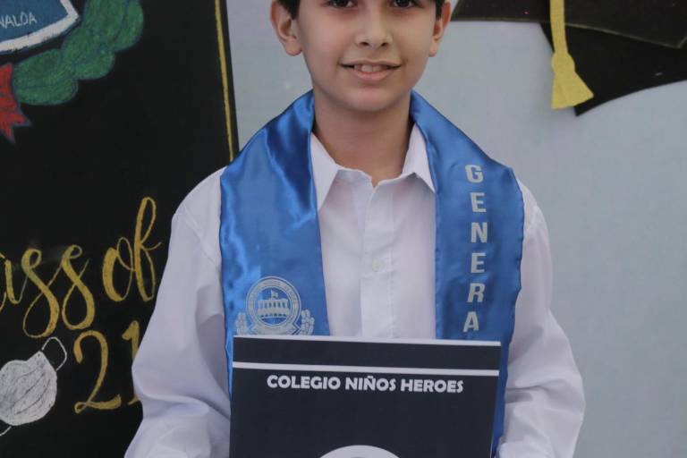 Se despiden de la primaria del Colegio Niños Héroes