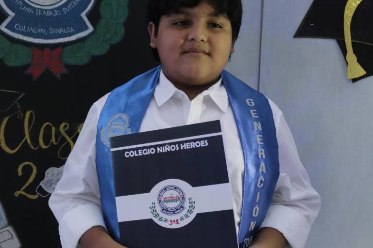 Se despiden de la primaria del Colegio Niños Héroes