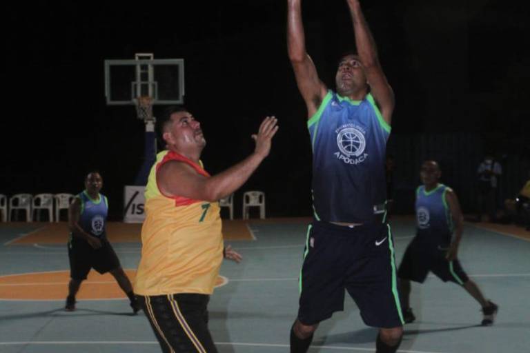 Delfines debuta con victoria en Copa Semana Santa de Baloncesto