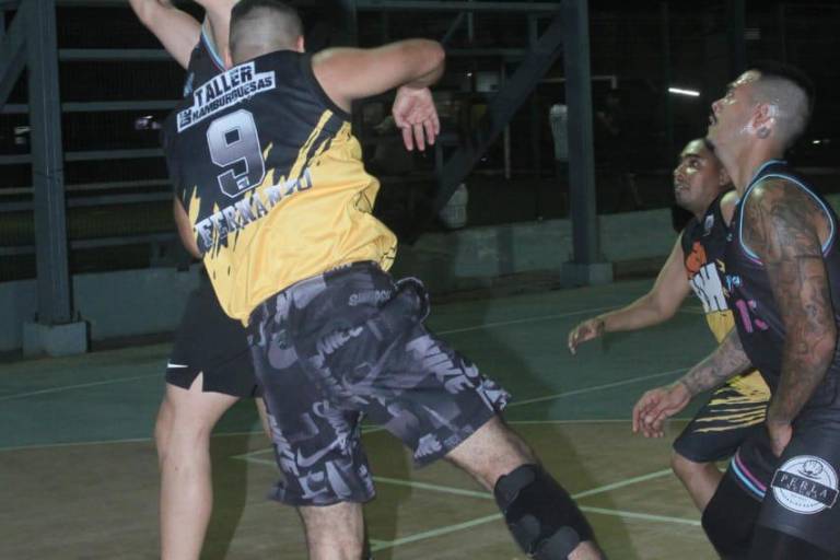 Old School B tiene arranque halagador en el baloncesto de Casa Hogar