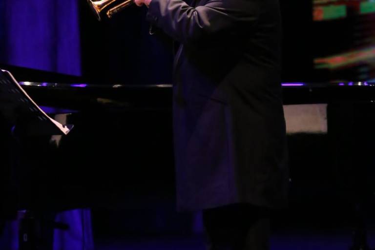 Disfrutan el sonido de las trompetas de Otto Sauter y Armando Cedillo