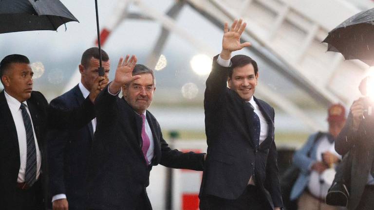Llegada de Marco Rubio, Secretario de Estado de Estados Unidos, a México, recibido por Juan Ramón de la Fuente.