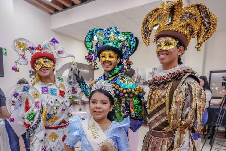 Ángela Salazar y Ximena Lizárraga, contentas con sus reinados en Mazatlán