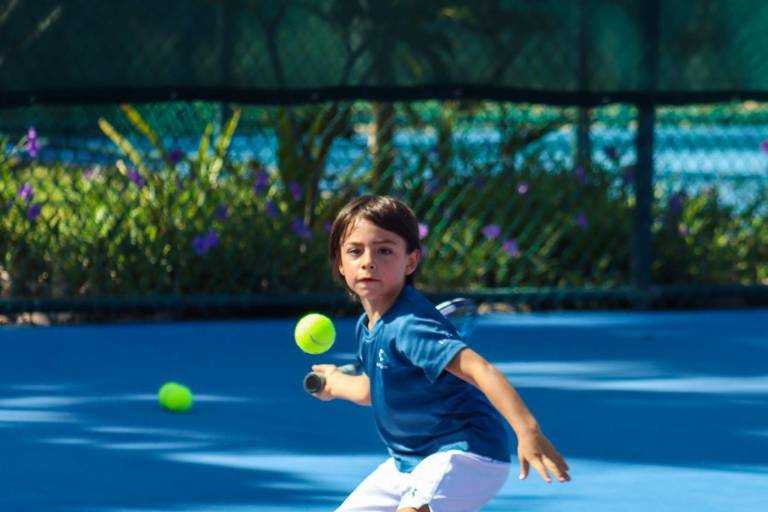 Disfrutan fanáticos del ‘deporte blanco’ de la primera etapa del Circuito de Tenis Imdem