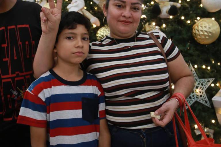 Casa Ley consiente a sus clientes con Rosca de Reyes